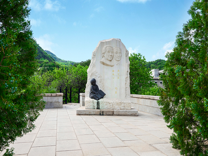 生態(tài)葬陵園，懷思堂和九公山紀(jì)念林怎么選？