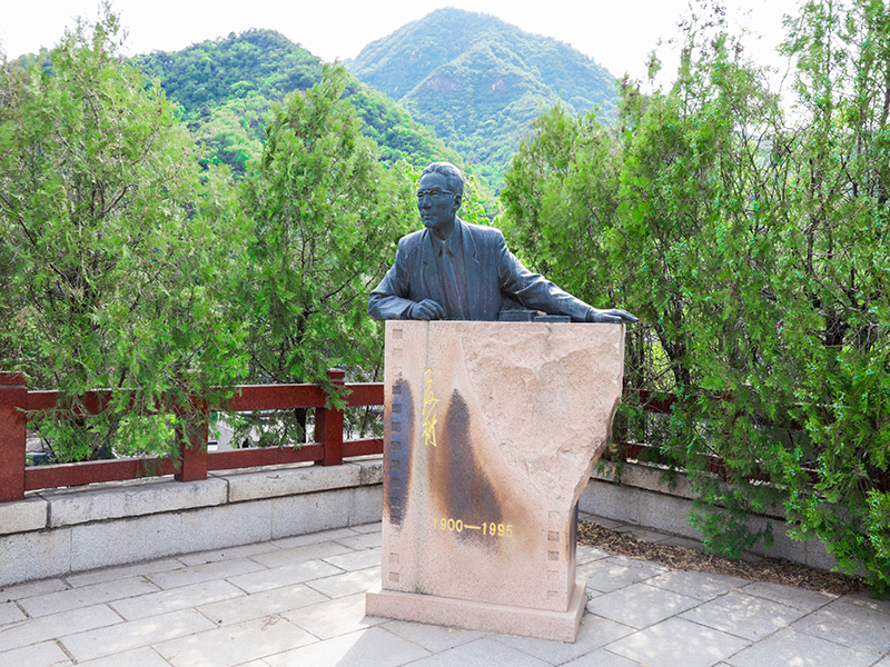 長(zhǎng)城華人懷思堂距離高速遠(yuǎn)嗎(乘車方便嗎)