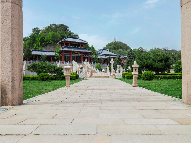 九公山紀(jì)念林和華人懷思堂相比怎么樣（兩個(gè)陵園生態(tài)葬該如何選擇）